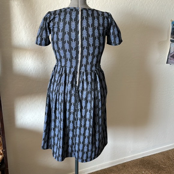 Blue and charcoal arrow/chevron print dress - Picture 5 of 10